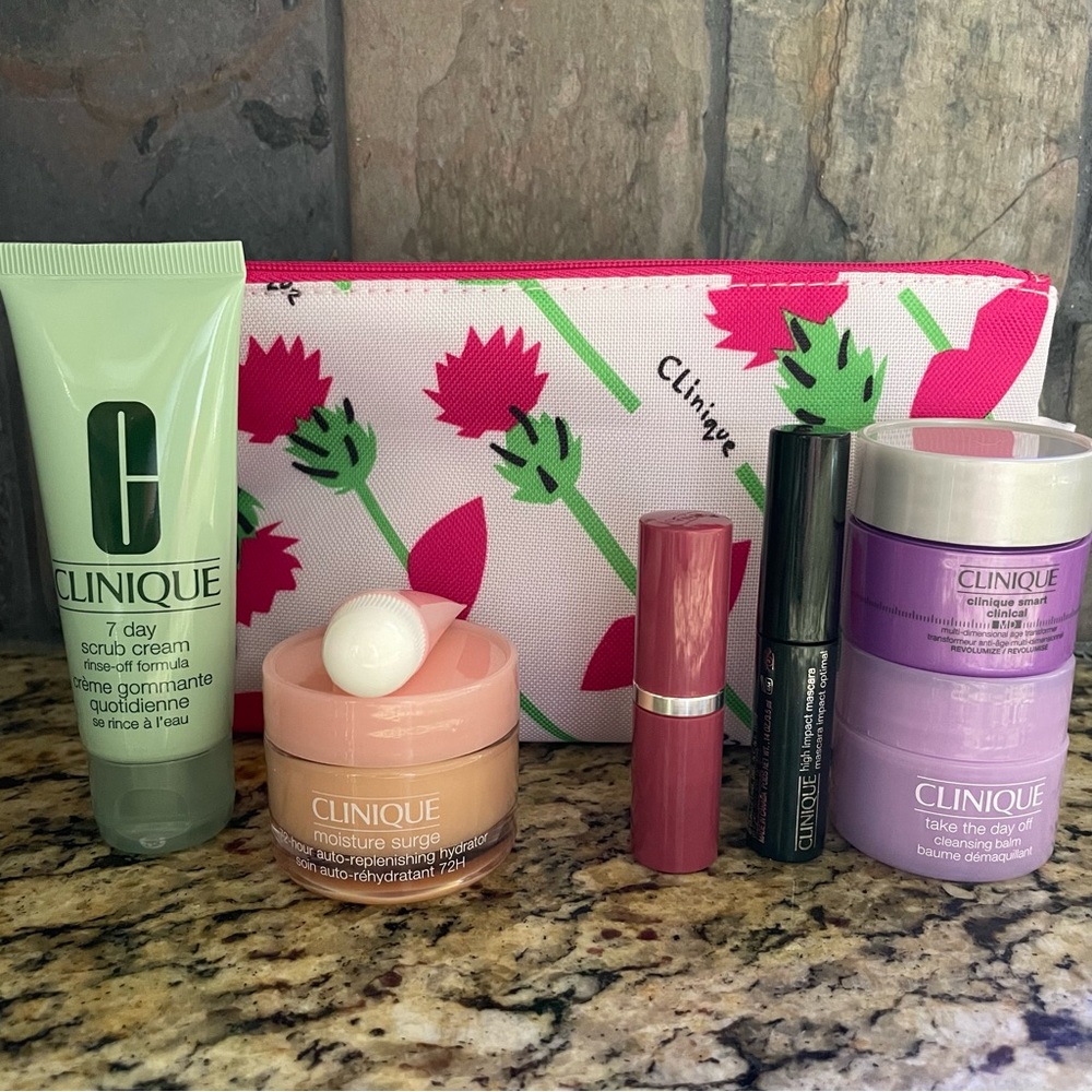 Donald x Clinique Bonus Time 8-piece Gift Set